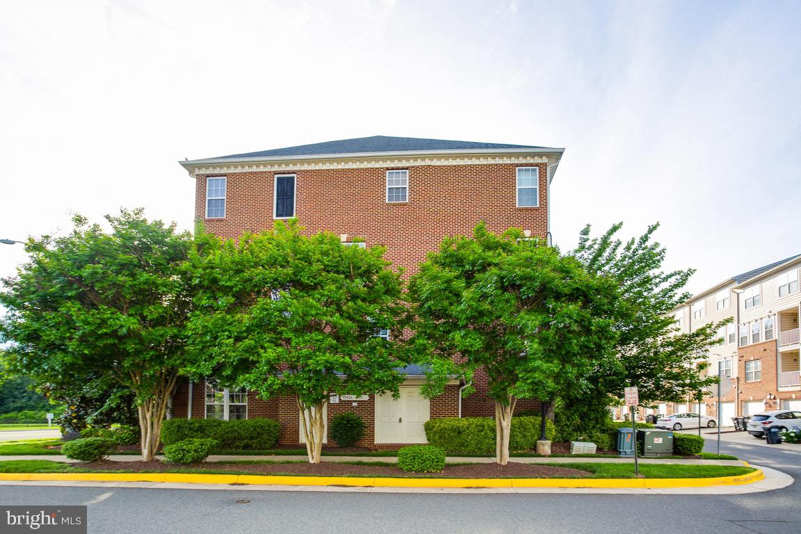 MARKET CENTER CONDOMINIUM - Residential Lease