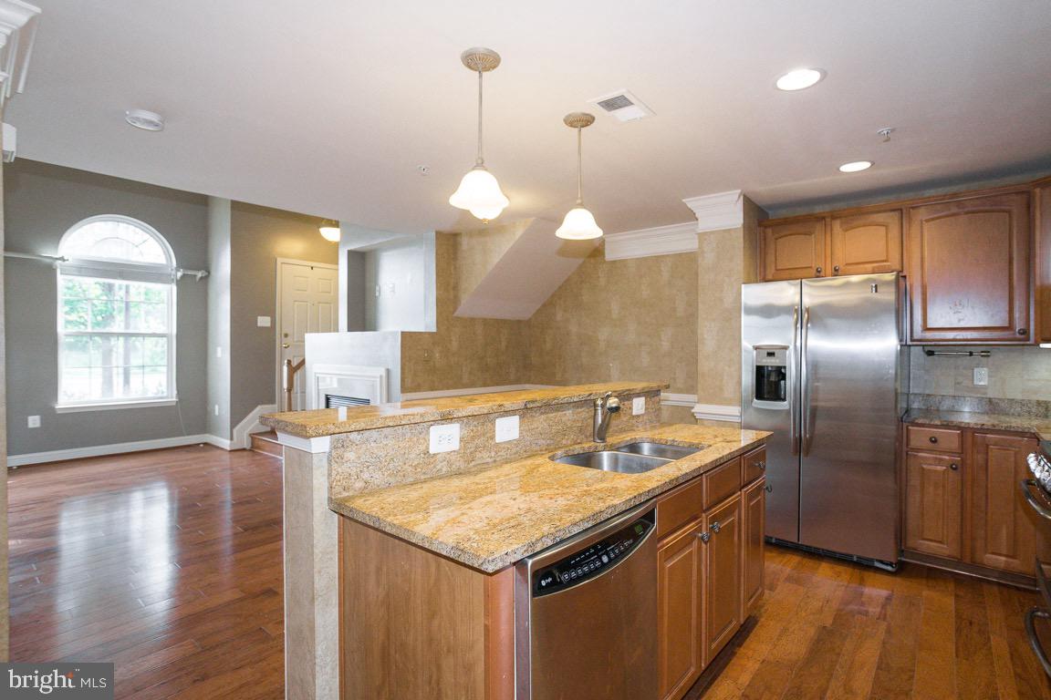 MARKET CENTER CONDOMINIUM - Residential Lease