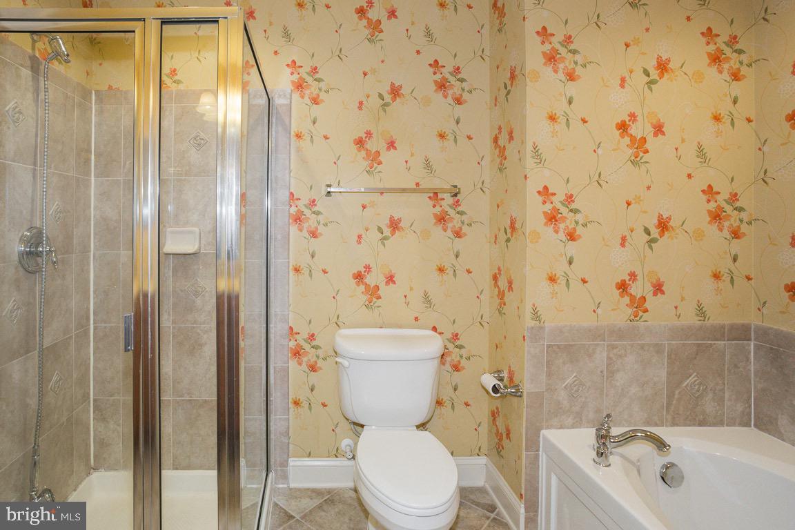 MARKET CENTER CONDOMINIUM - Residential Lease