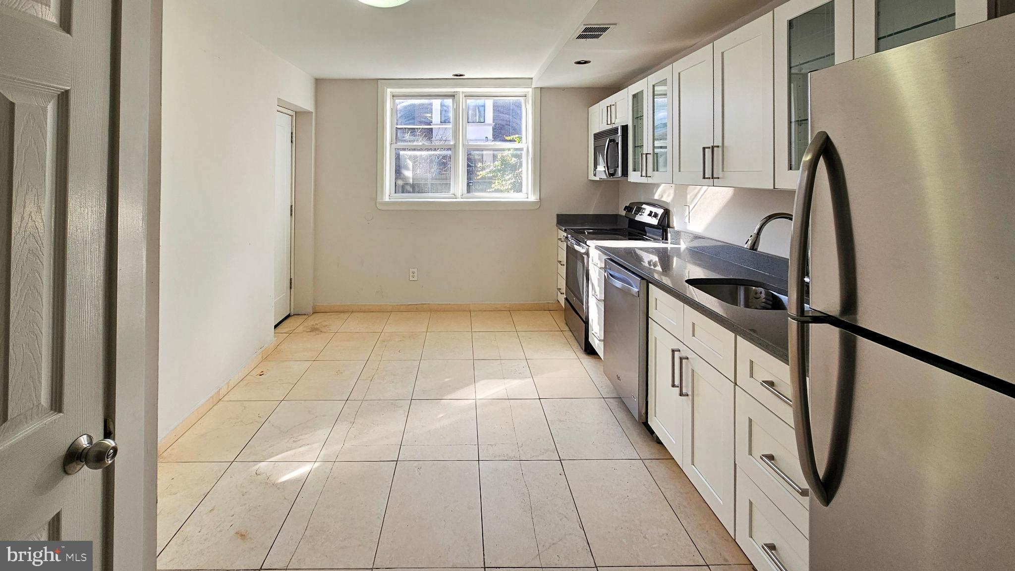 EAST KENSINGTON - Residential