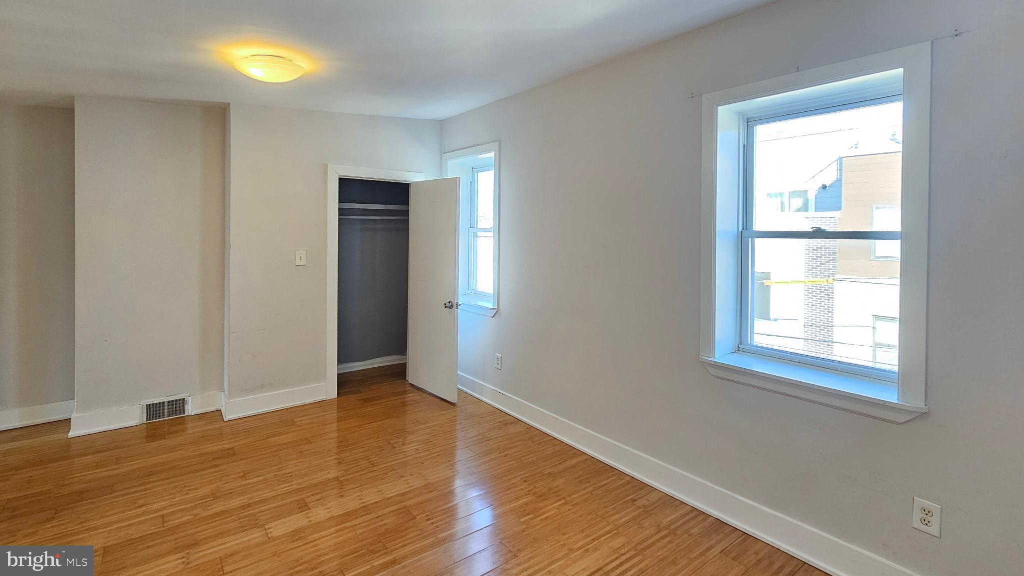 EAST KENSINGTON - Residential