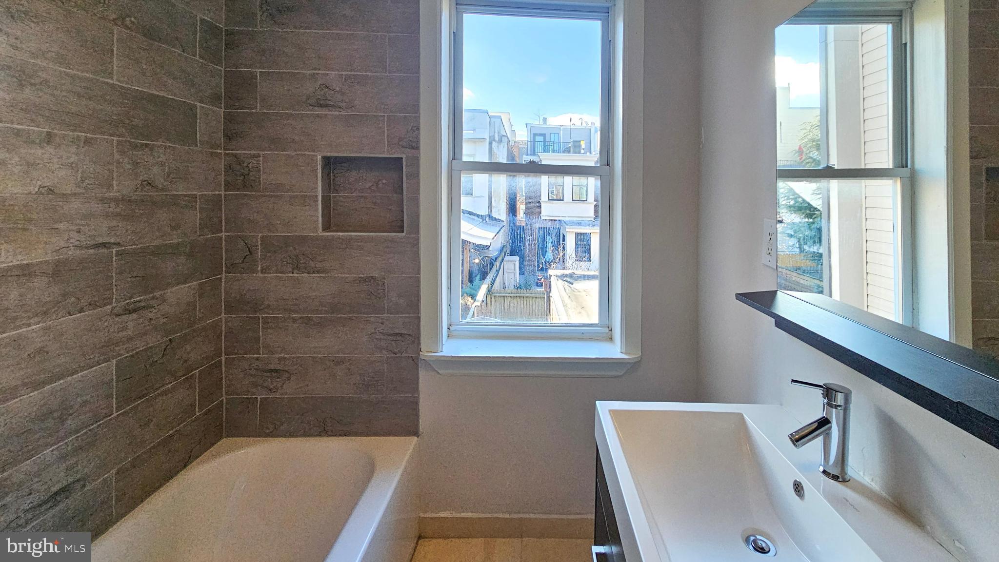 EAST KENSINGTON - Residential