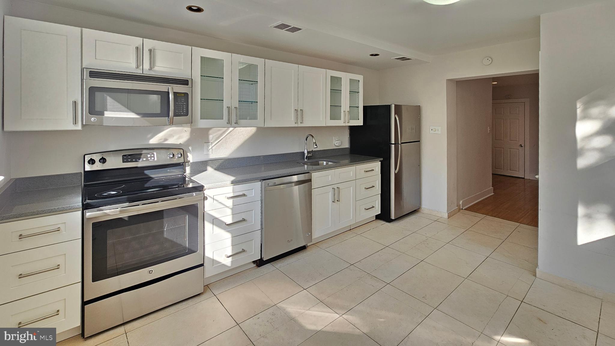 EAST KENSINGTON - Residential