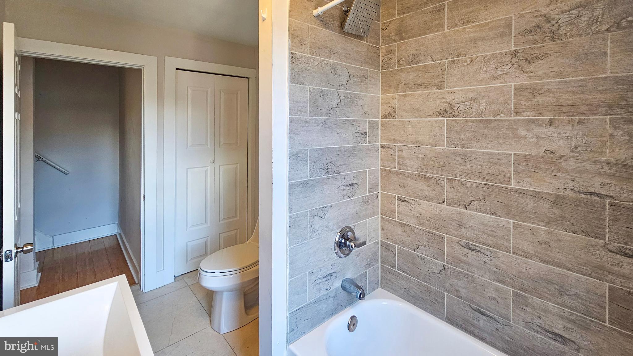 EAST KENSINGTON - Residential