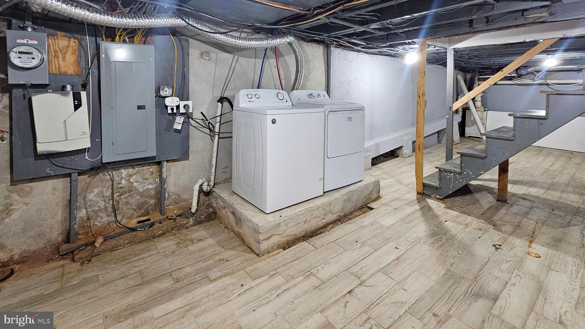 EAST KENSINGTON - Residential