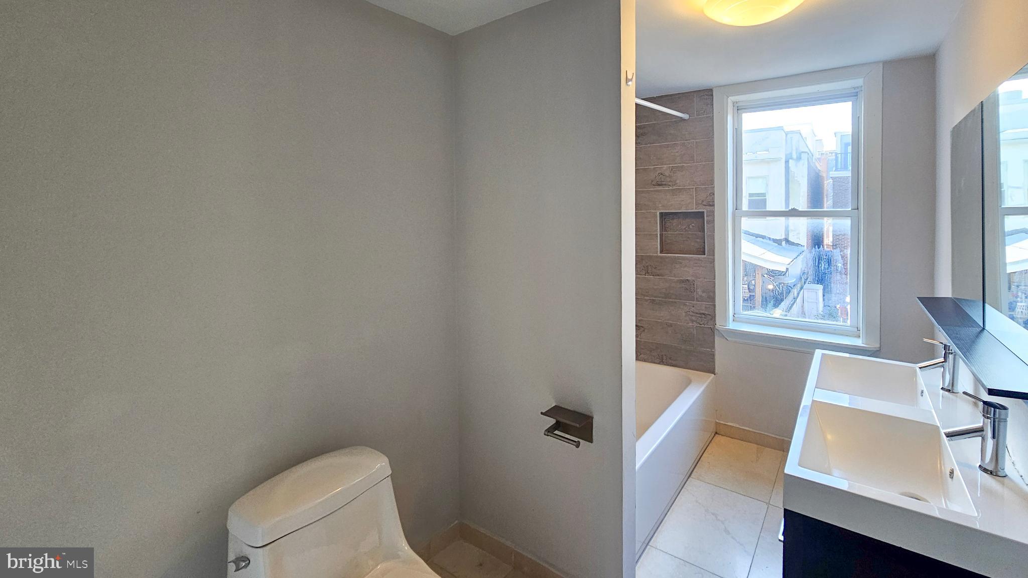 EAST KENSINGTON - Residential