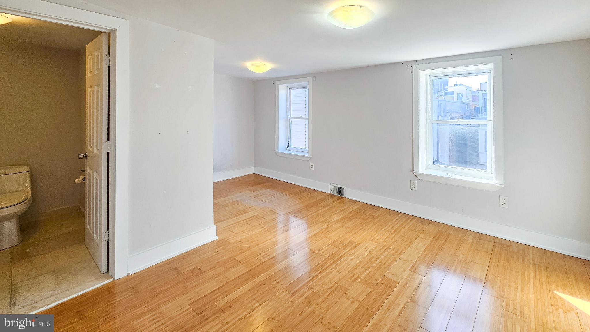 EAST KENSINGTON - Residential