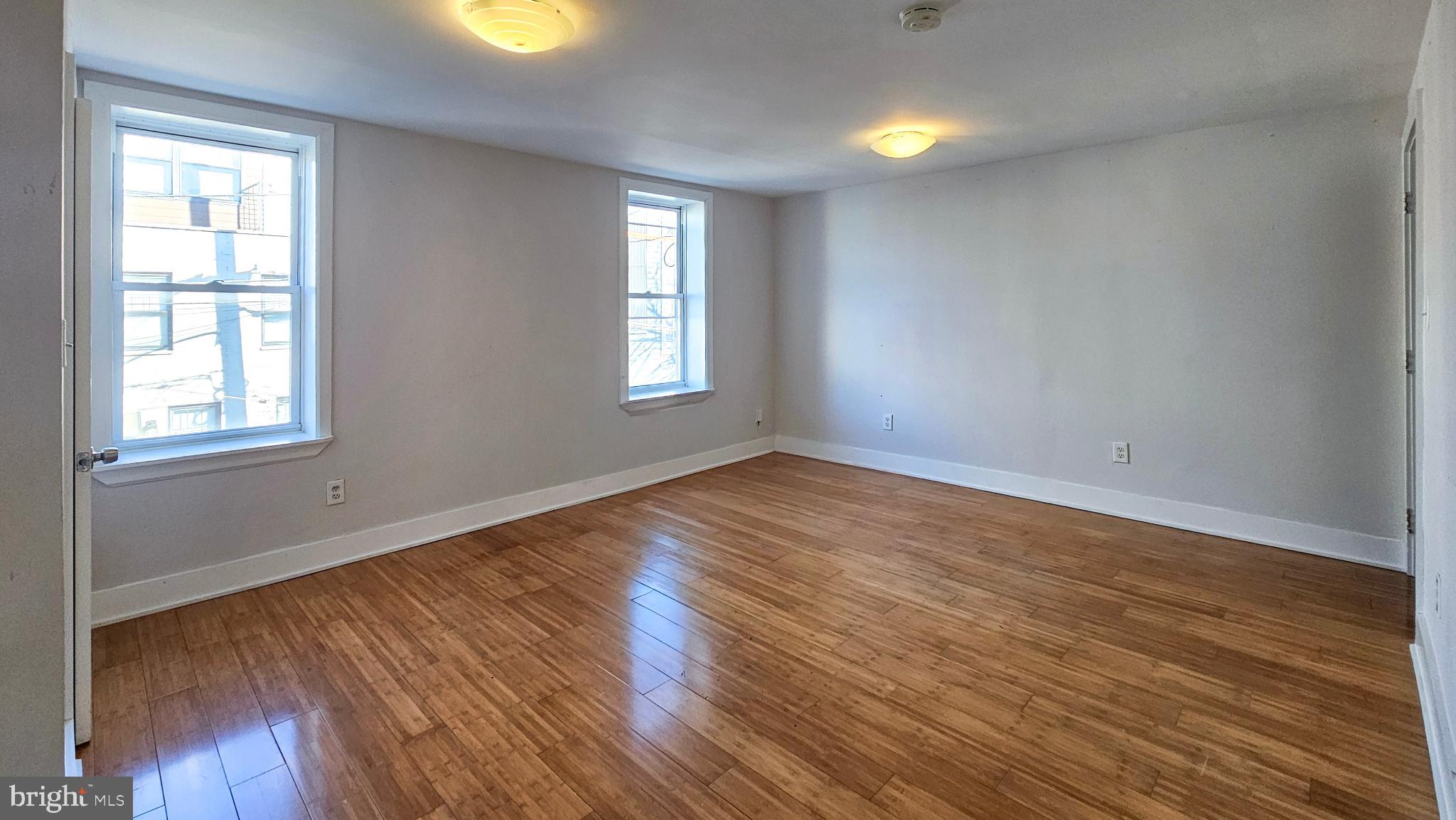 EAST KENSINGTON - Residential