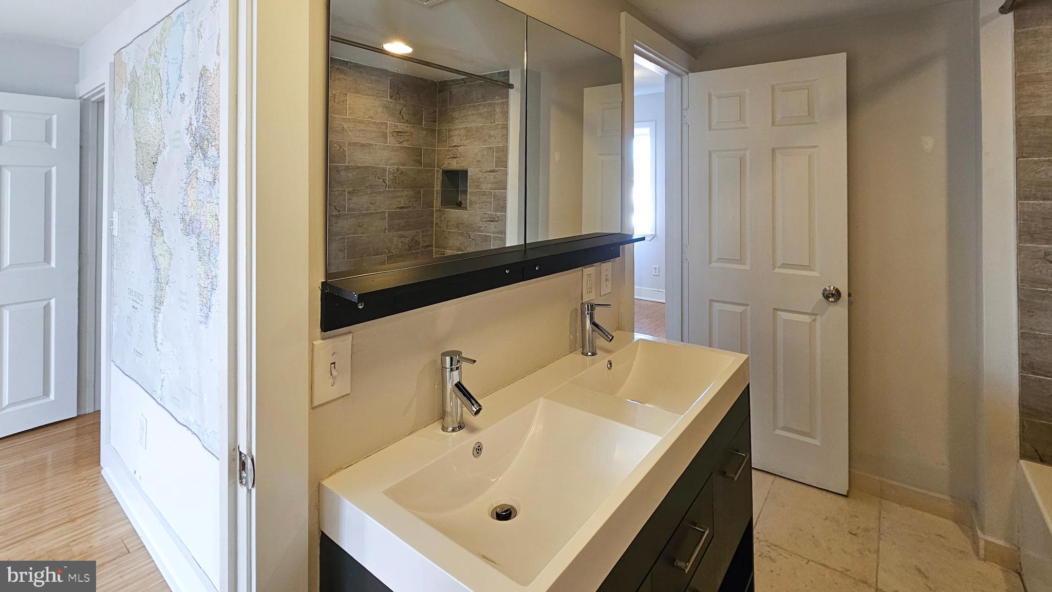 EAST KENSINGTON - Residential