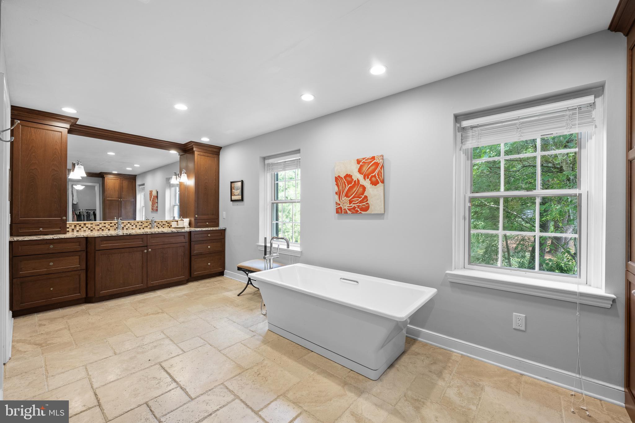 RAVENSCLIFF - Residential