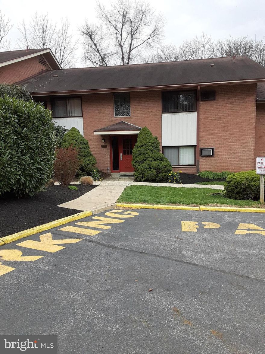 Priced below market! This 1 BR 1 bath condo needs some updating. Good size LR with sliders to deck. Nice size BR with large closet.  Convenient location. Close to downtown Media, the blue route and Phila international airport. Included is the stackable w/d in the unit, refrigerator, and wall AC units. Easy to show with quick possession.
