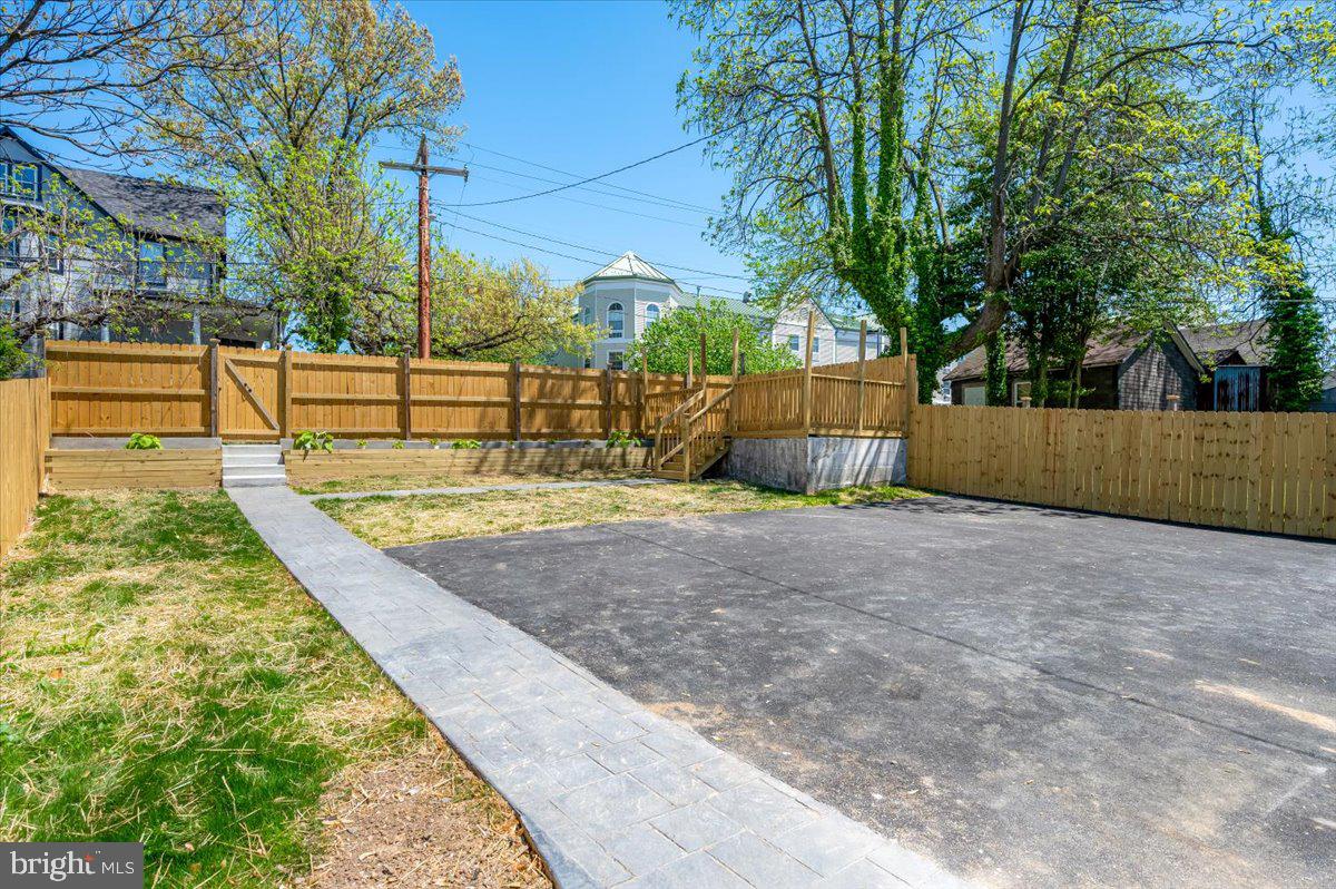 LAURAVILLE HISTORIC DISTRICT - Residential