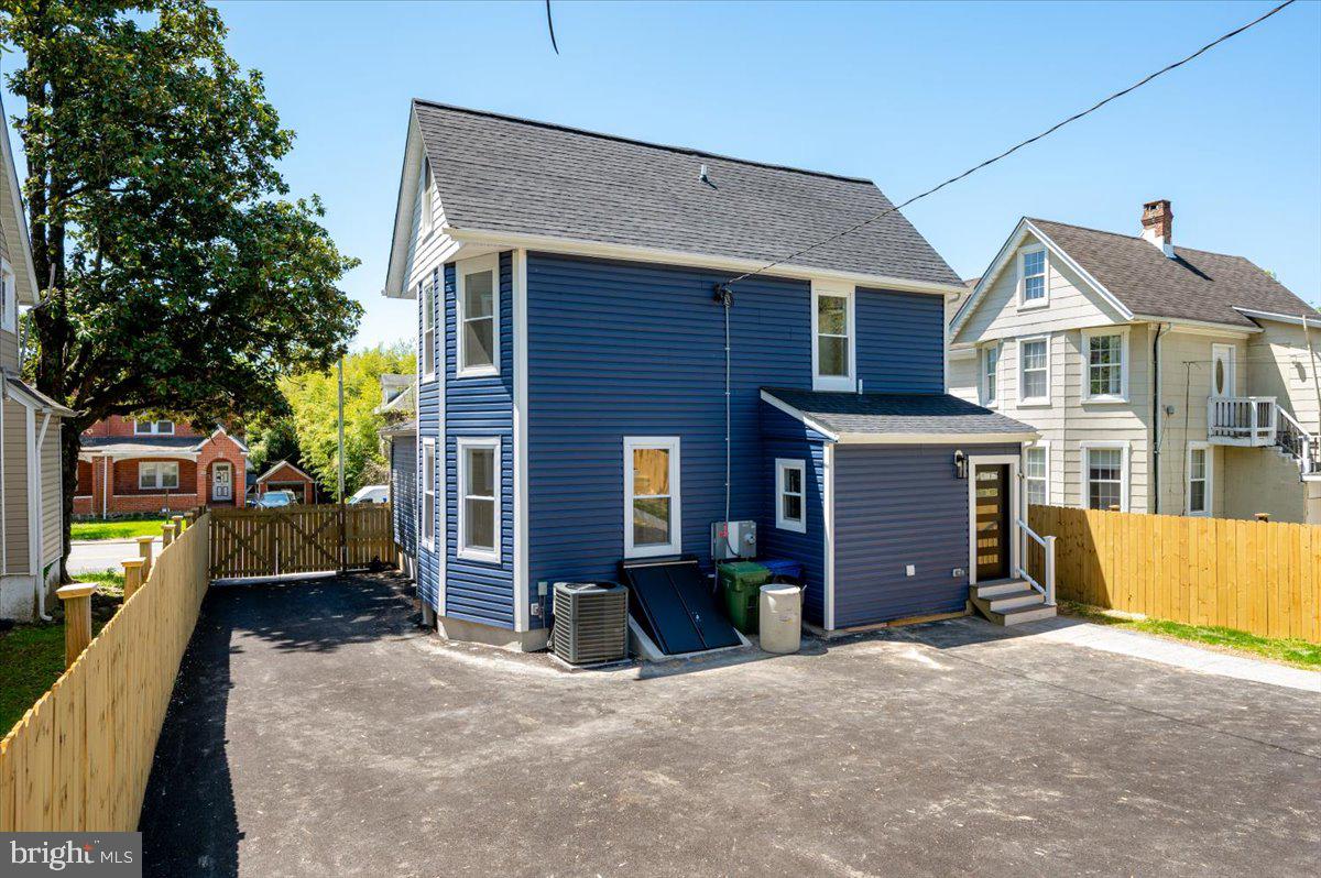 LAURAVILLE HISTORIC DISTRICT - Residential