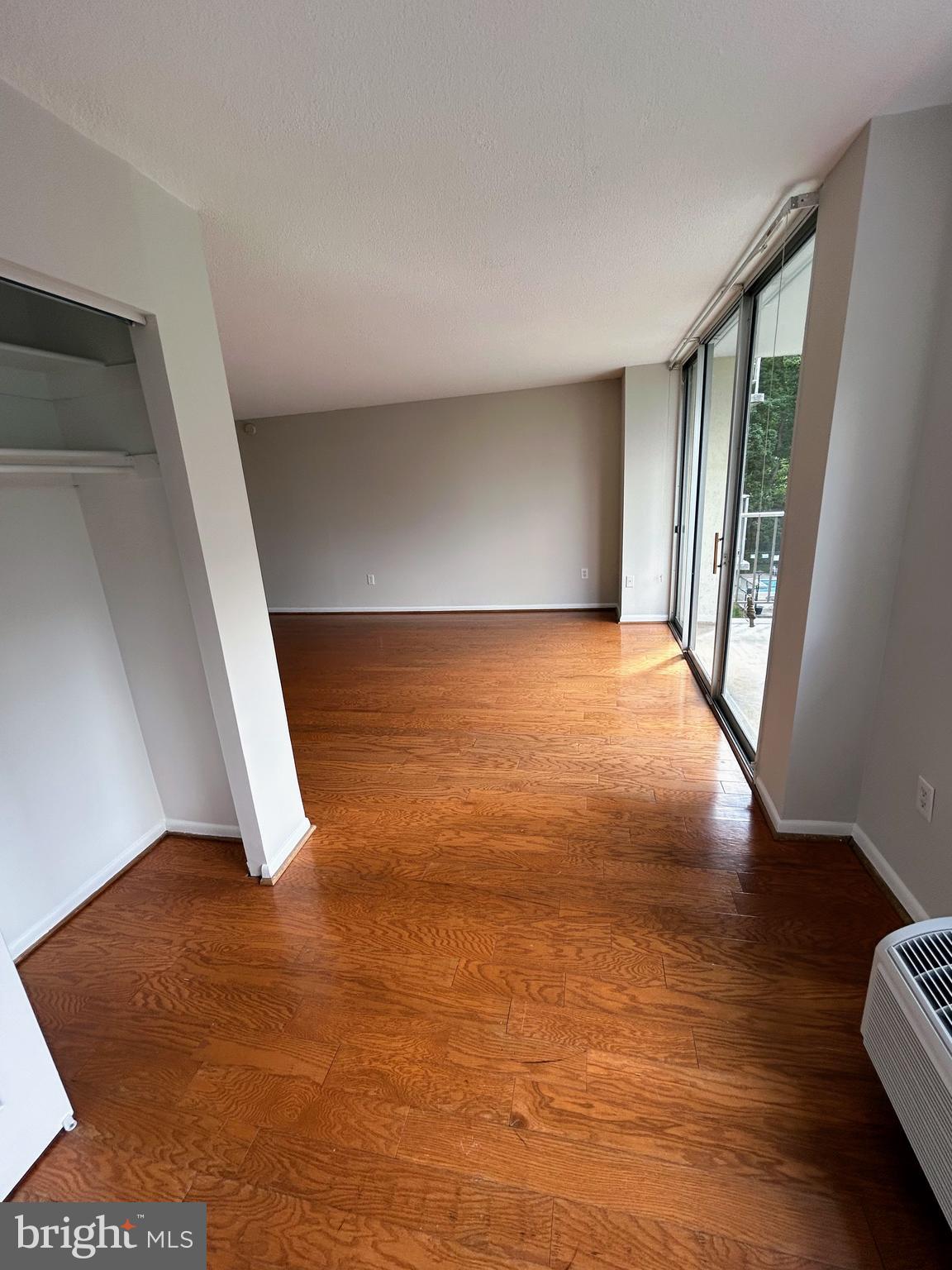 HUNTING CREEK CLUB CONDOMINIUMS - Residential Lease