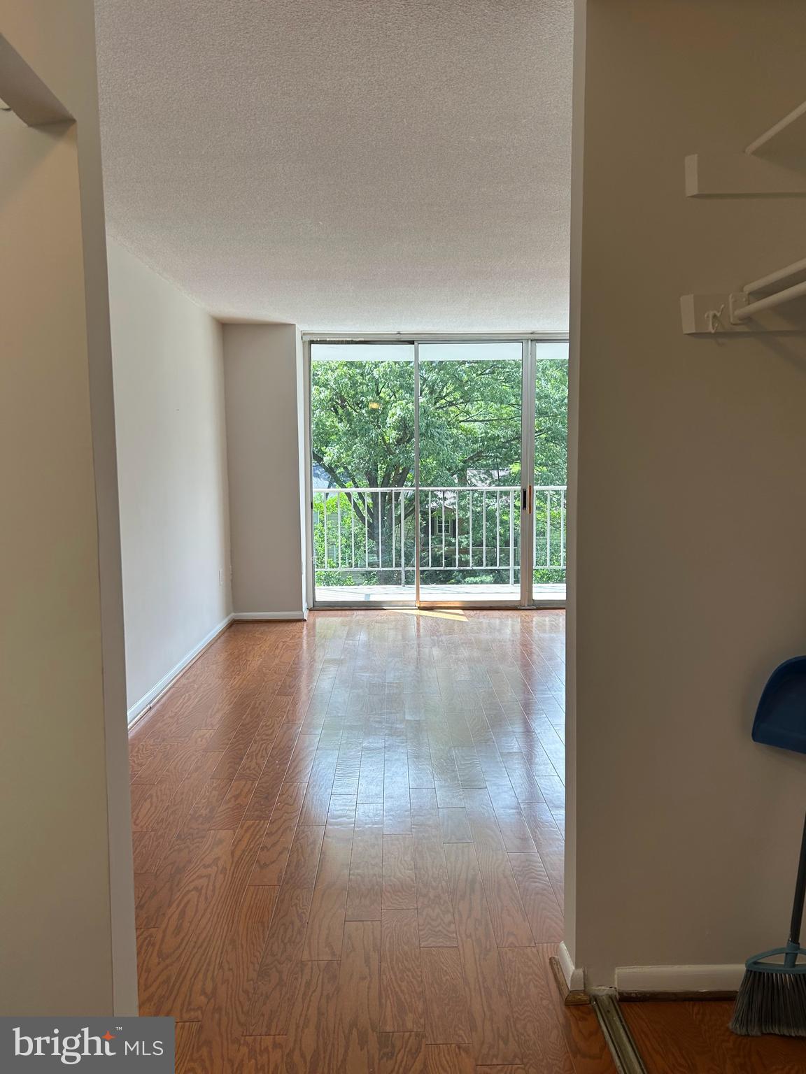 HUNTING CREEK CLUB CONDOMINIUMS - Residential Lease