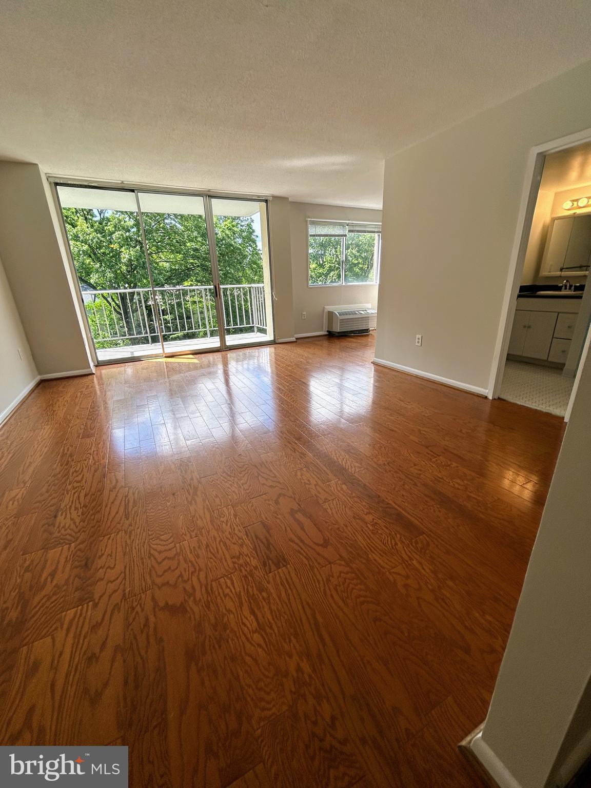 HUNTING CREEK CLUB CONDOMINIUMS - Residential Lease