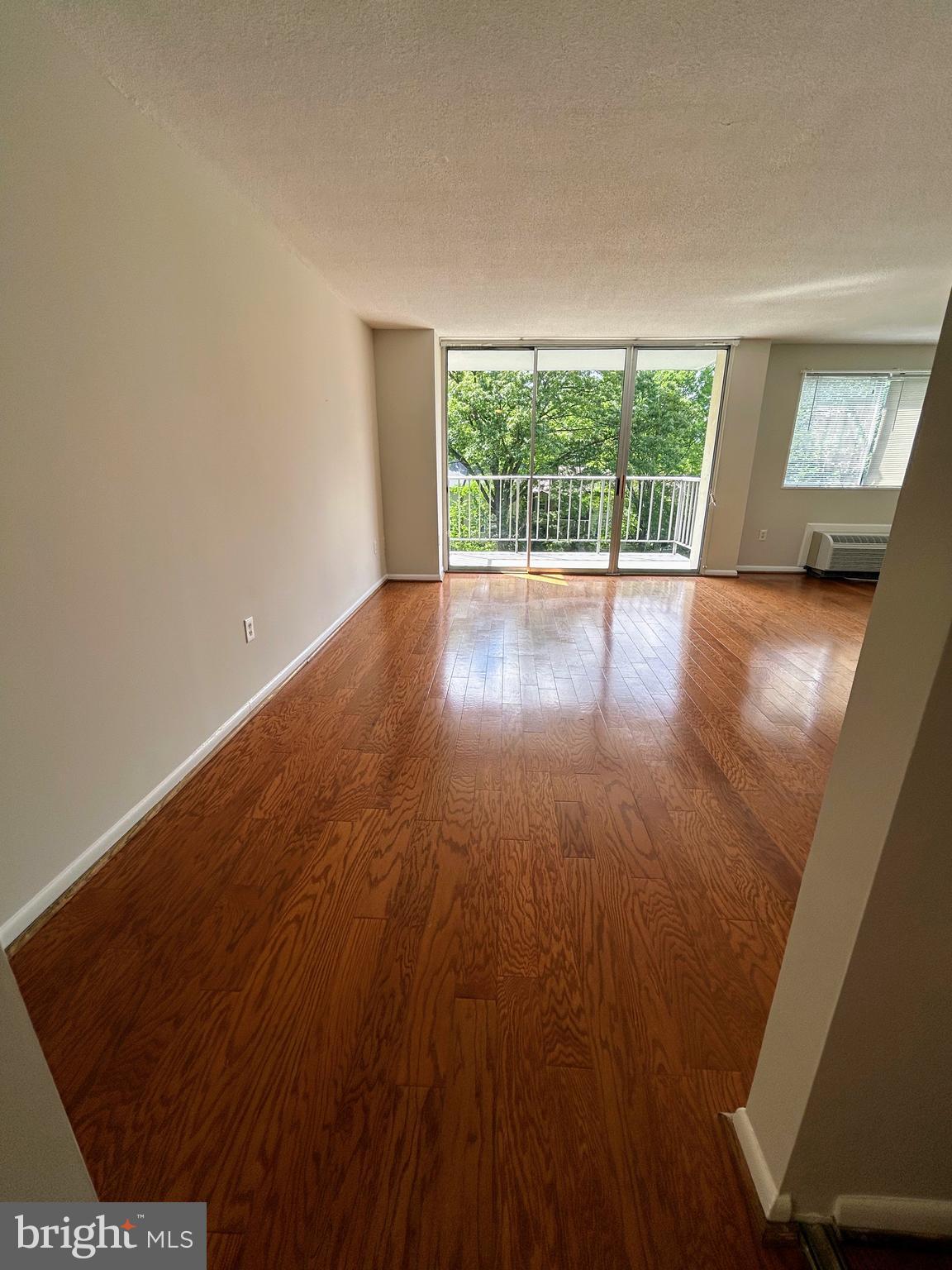 HUNTING CREEK CLUB CONDOMINIUMS - Residential Lease