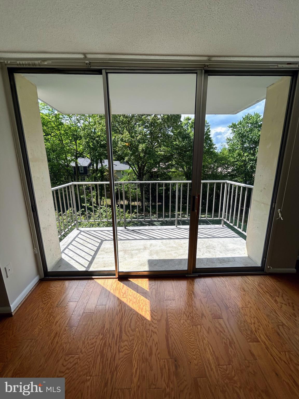 HUNTING CREEK CLUB CONDOMINIUMS - Residential Lease