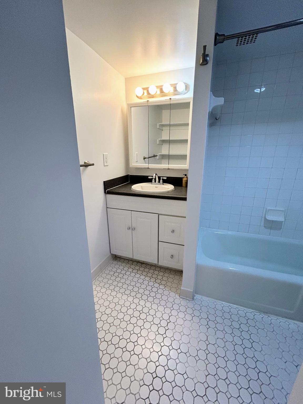 HUNTING CREEK CLUB CONDOMINIUMS - Residential Lease