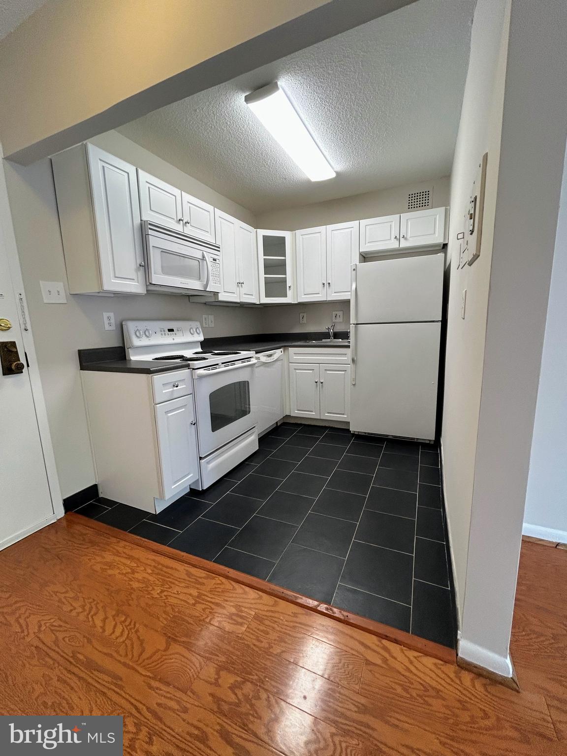 HUNTING CREEK CLUB CONDOMINIUMS - Residential Lease