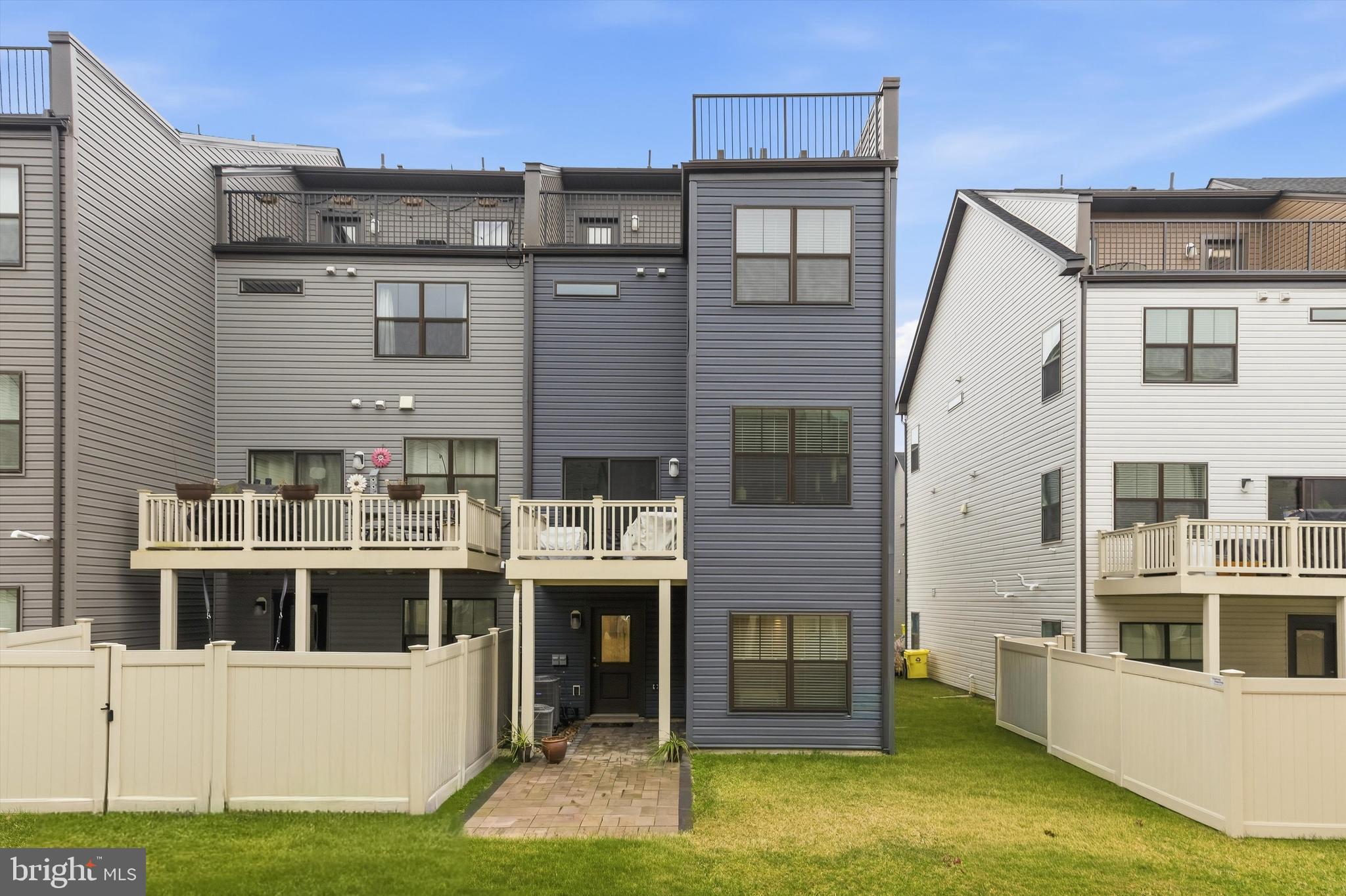 TANYARD SHORES - Residential