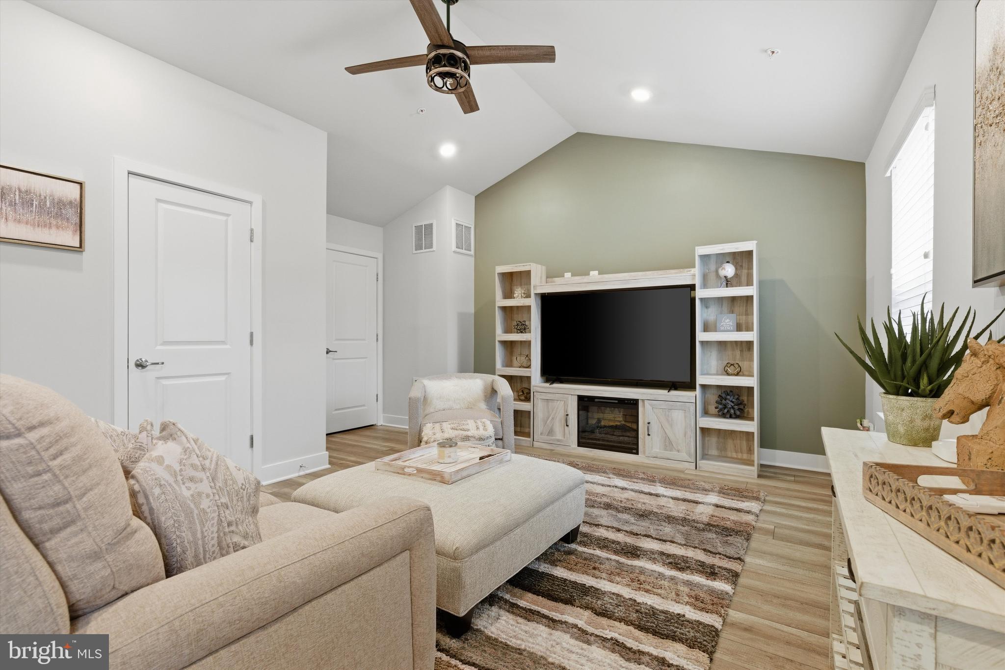 TANYARD SHORES - Residential