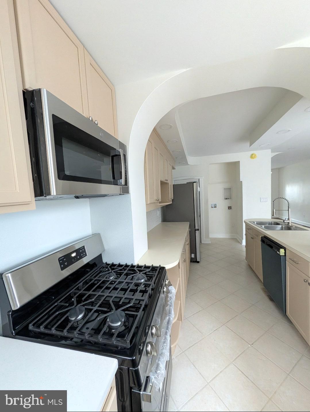 BEVERLY HILLS - Residential