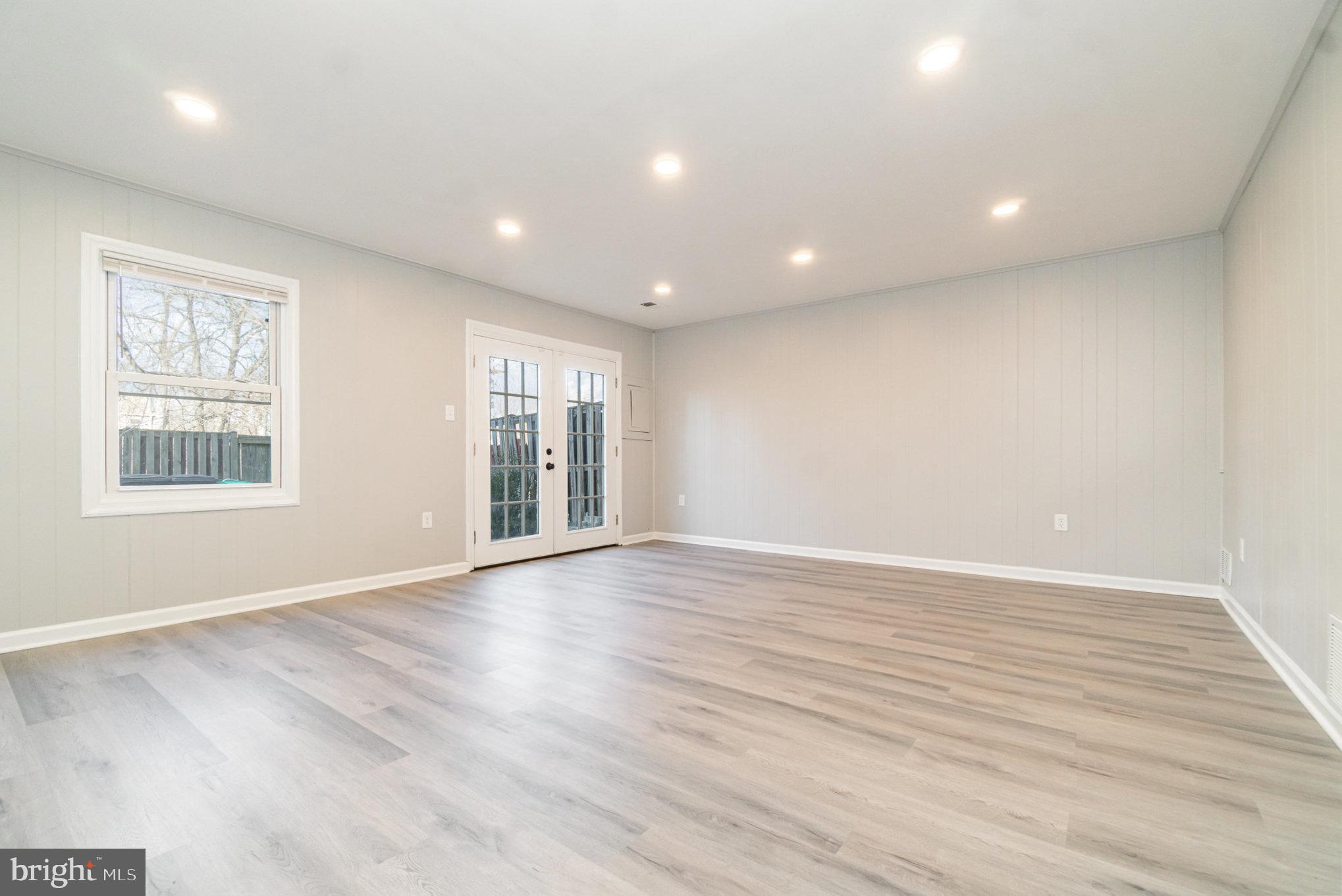 HILLCREST TOWNE - Residential