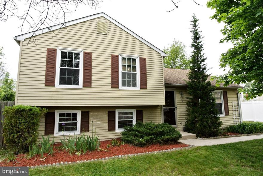 Great single family home in Aberdeen for rent. Updated kitchen with large island and dining room area. Updated master bathroom , new carpet, fenced yard, and so much more. NO PETS PLEASE. APPLICATION FEE $45 per individual over 18 yrs old. MUST HAVE Minimum 640 Credit and must have verified income of 3 times the rent amount per month.