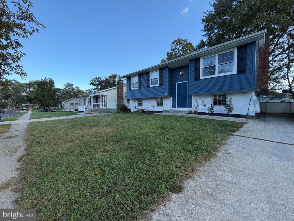 Photo of 529 Chalet Drive W, MILLERSVILLE, MD 21108 (MLS # MDAA2126418)