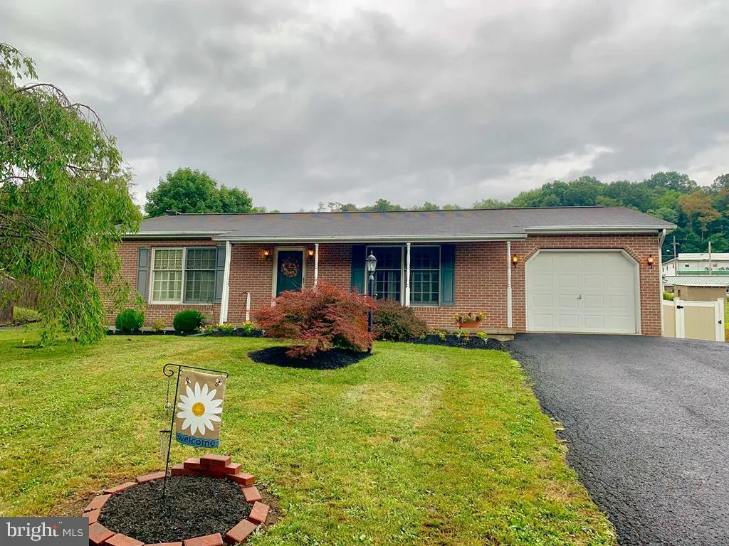 4 Hummingbird Lane, Lewistown, PA 17044