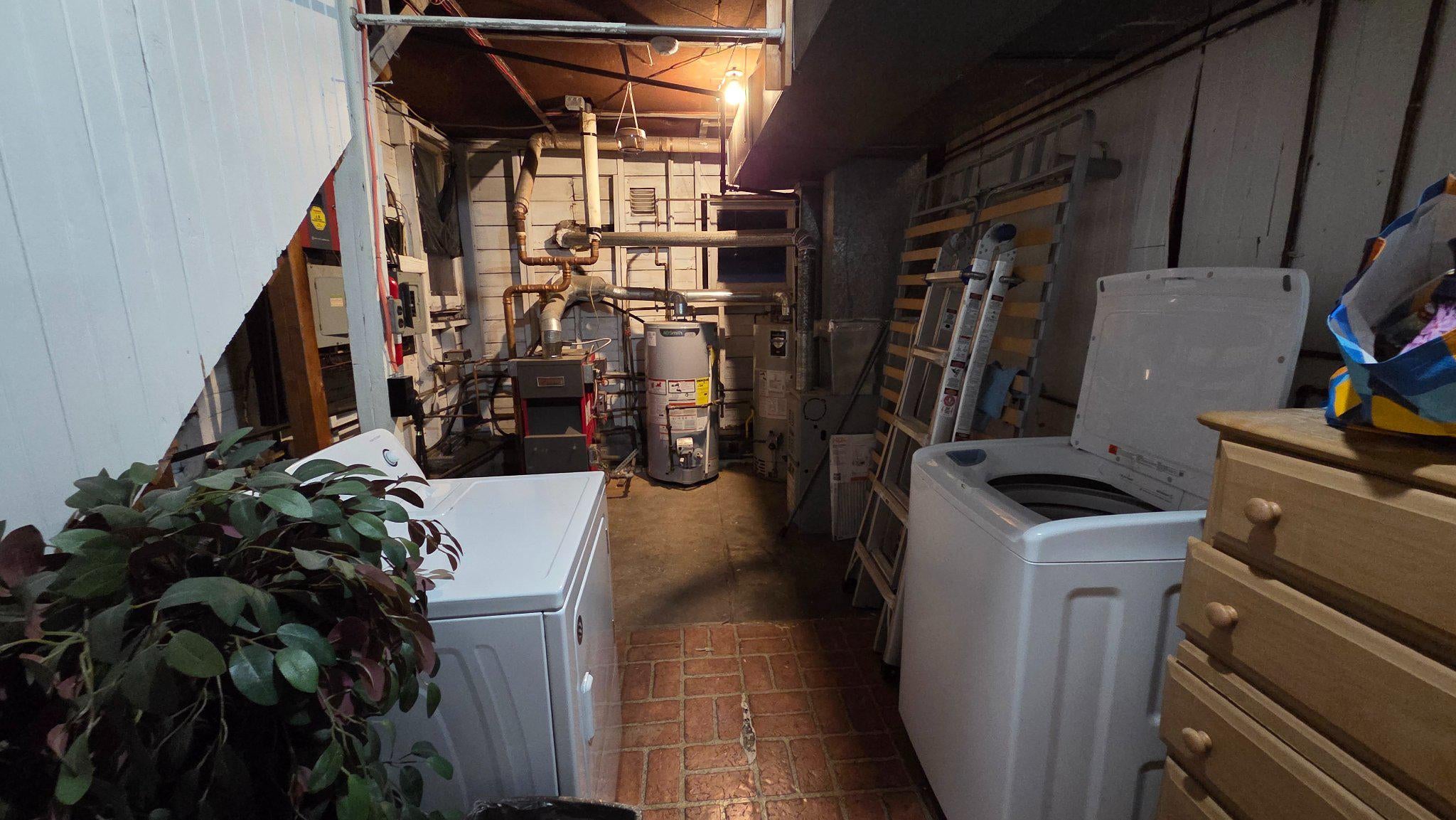 23 VINCENT AVENUE 2ND FLOOR