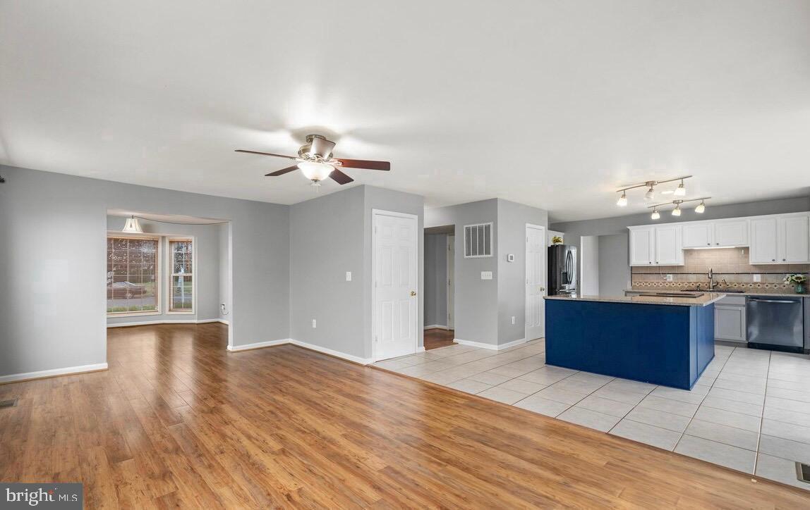 4 SAINT IVES COURT