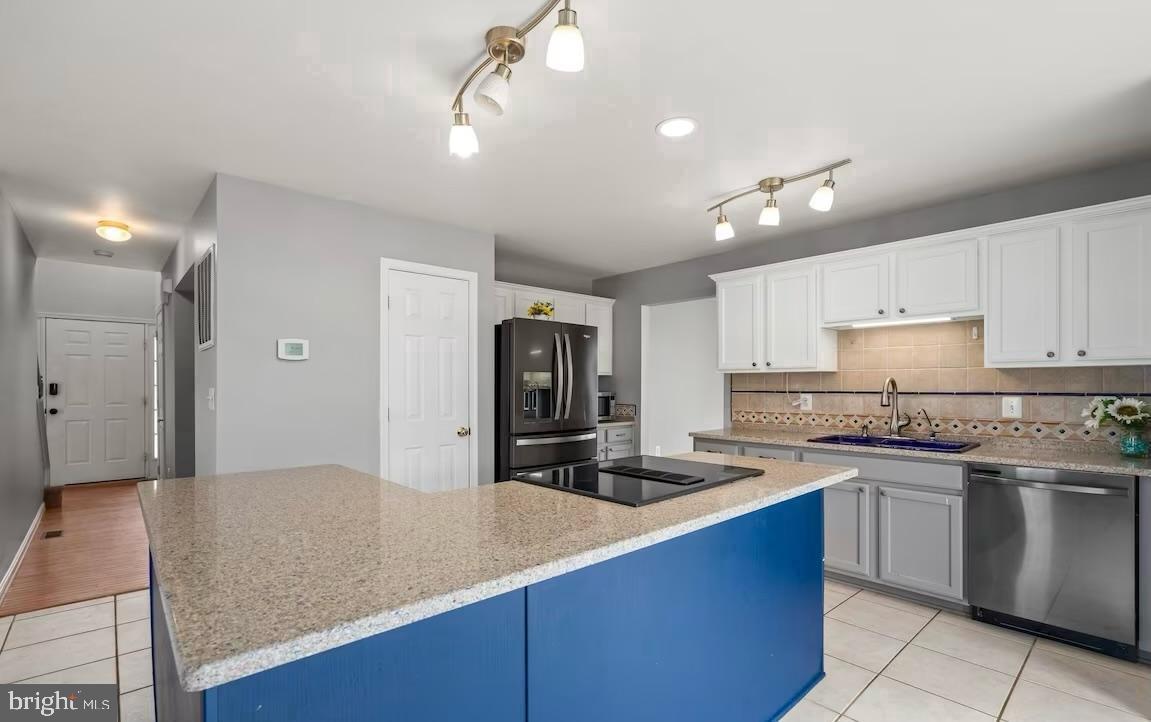 4 SAINT IVES COURT