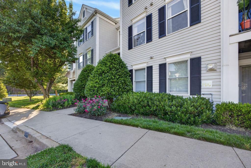 10021 VANDERBILT CIRCLE 2