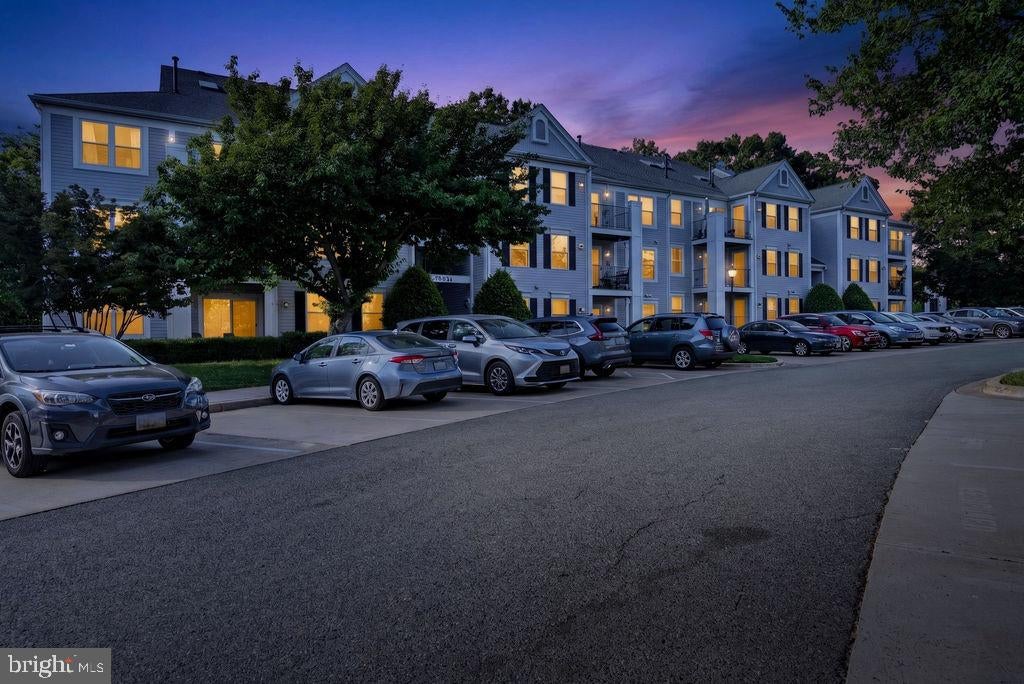 10021 VANDERBILT CIRCLE 2
