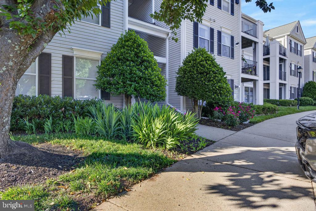 10021 VANDERBILT CIRCLE 2