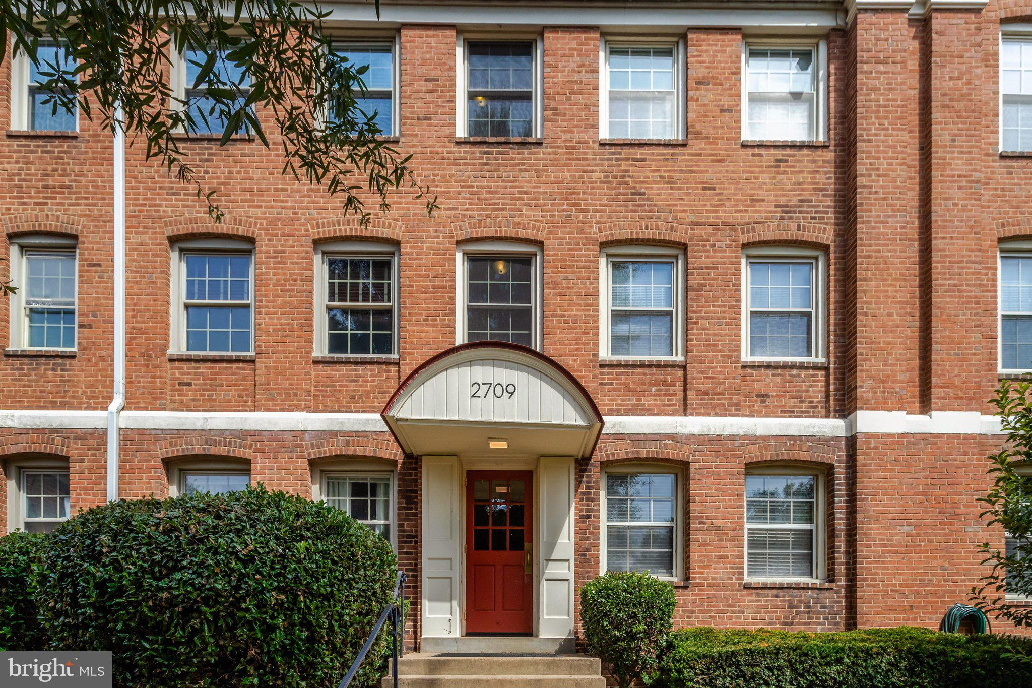 2709 ARLINGTON BOULEVARD 201