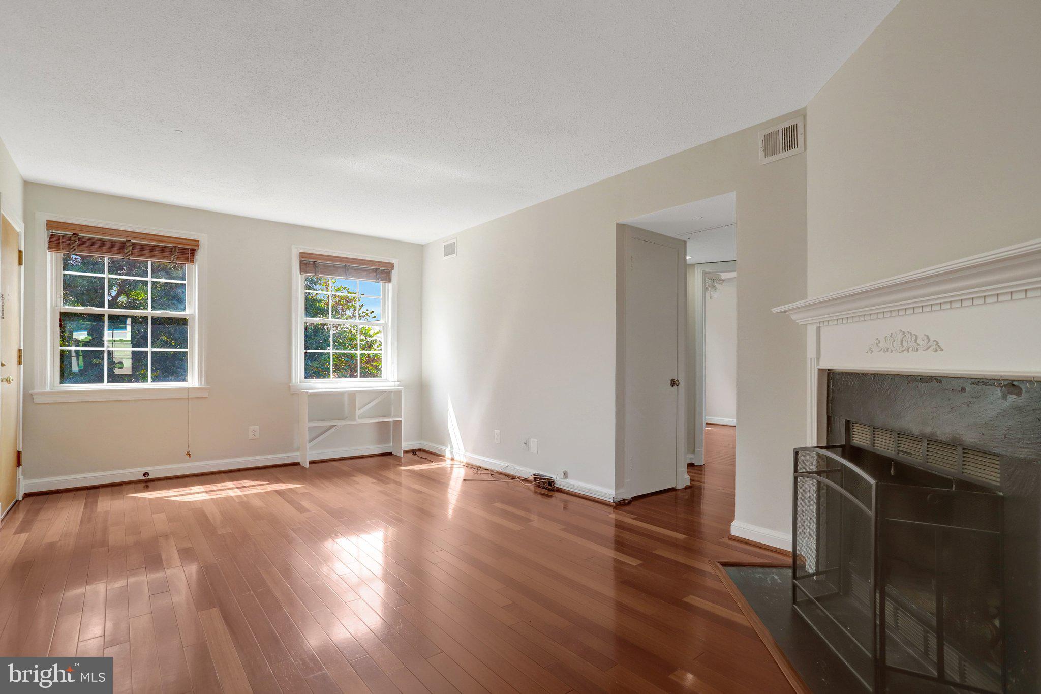 2709 ARLINGTON BOULEVARD 201