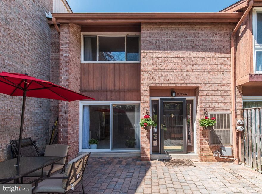 Highly-sought after spacious 3 bedroom/3 level condo in Partridge Courts. Private, brick courtyard. Kitchen boasts large breakfast room, gourmet kitchen with new stainless appliances including gas range.  New carpet and freshly painted walls throughout.  Tastefully updated bathrooms.  Plenty of closet space. Laundry & storage on lower level.