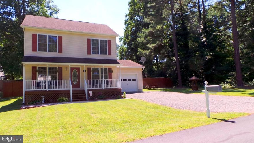 Very quaint 3 Bedroom, 2.5 Bath, 1 car garage in Drum Point. Lovely setting with front porch, slider off kitchen to back deck. Above ground pool surrounded with decking in nice size fenced back yard. This is a great starter home in a nice community and blue ribbon schools with plenty of room to add a swing set!