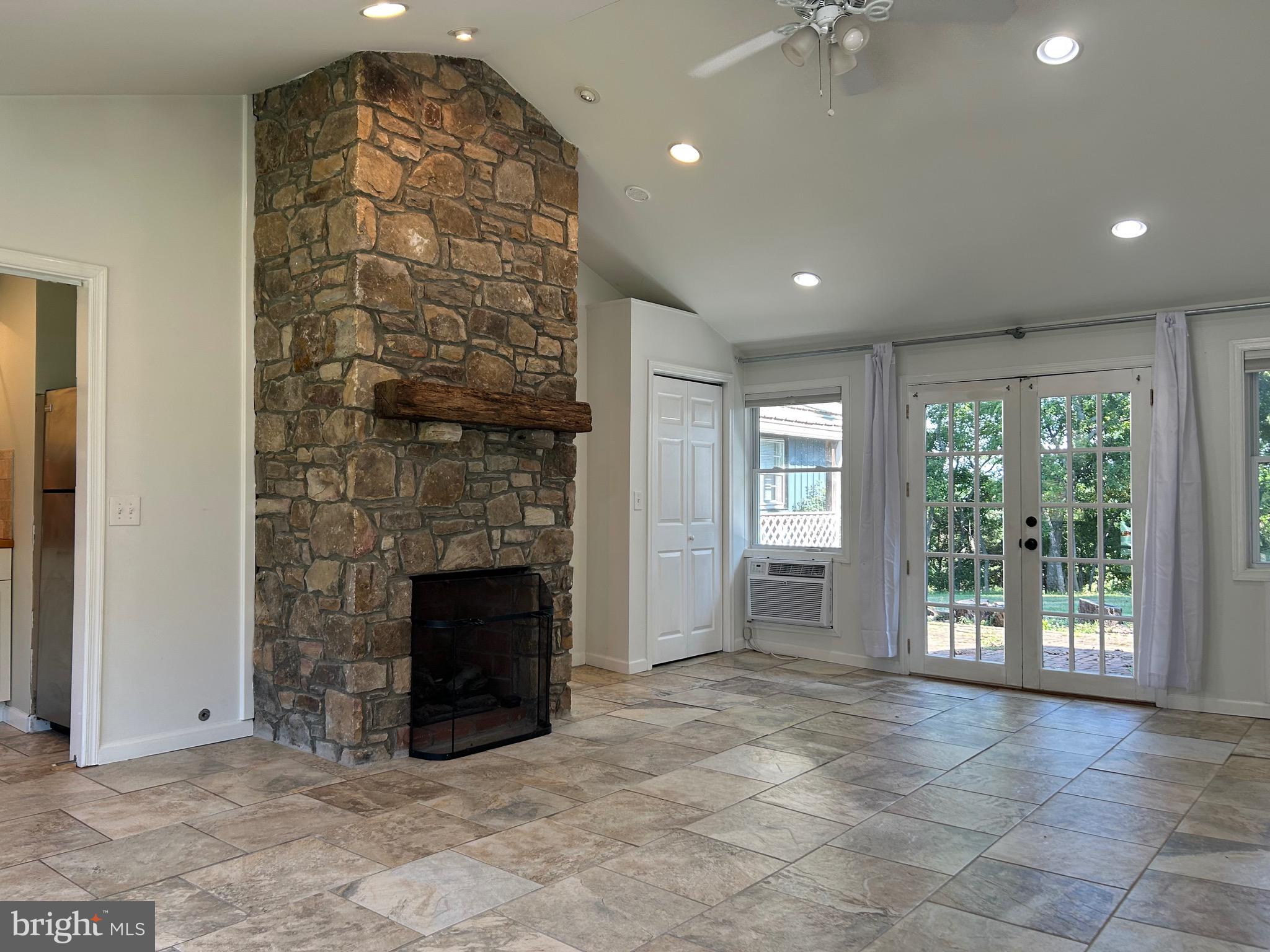 OATLANDS - Residential Lease