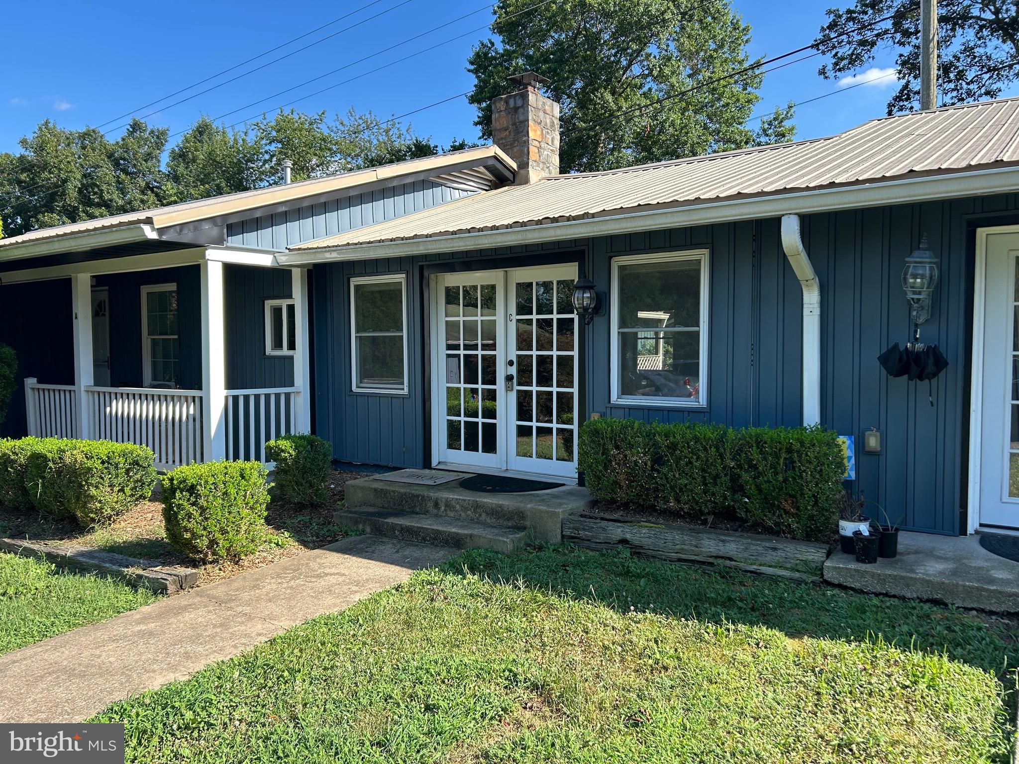 Well appointed efficiency apartment on acreage with full kitchen, decorative fireplace, ceiling fan, washer/dryer, ceramic floors & back patio. Tenant pays rent, utilities, & $35 /month resident benefits. Rent includes mowing & water. No garage or storage convey. No pets. One tenant per septic limits.