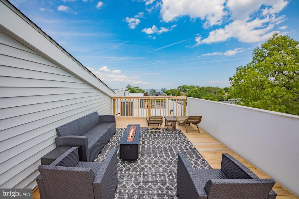 Quiet, end unit w/ roof top patio sunsets over Monroe Bay/ sunrises over the Potomac River. New construction, 2 years old. Have all available upgrades and the only unit on top of the hill with unobstructed rooftop views. Garage for both your car and a golf cart. With 4 floors, there is plenty of room to spread out, have quiet time or all gather in the open 2nd floor living/dining room and kitchen. Lots of natural light. Can sell furnished ready to rent or unfurnished. Income producing rental or your own beach house. Walk to the beach and waterfront restaurants, kayak and SUP in the bay. Fishing is great on the pier. Access to private School Hill Townes pool. Playgrounds, tennis and pickleball courts are across the street.