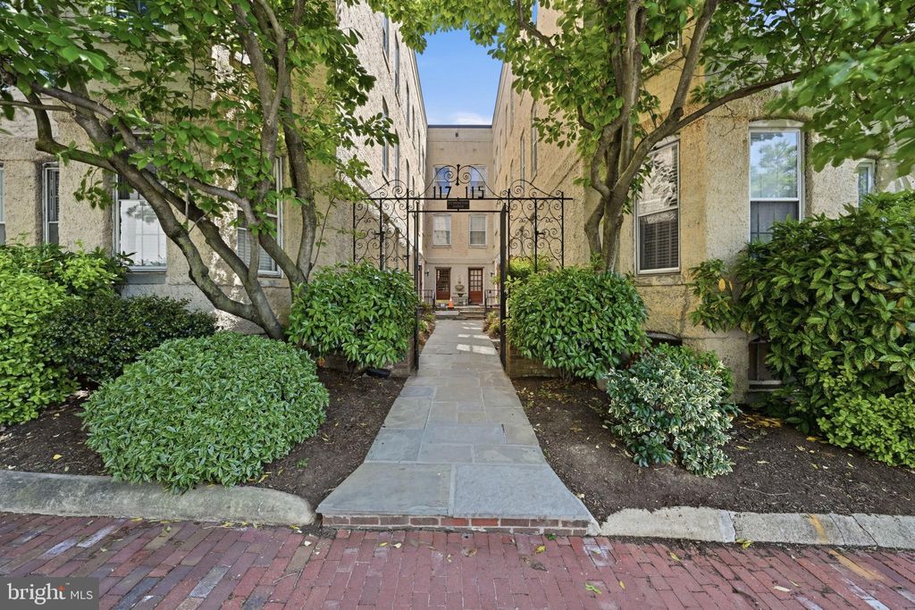Photo of 117 E Street SE #302, WASHINGTON, DC 20003 (MLS # DCDC2258662)