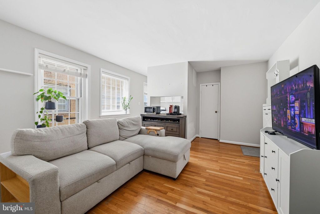 Photo of 117 E Street SE #302, WASHINGTON, DC 20003 (MLS # DCDC2258662)