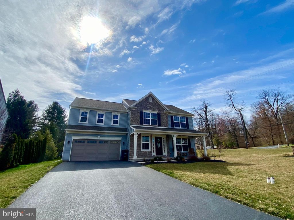 Photo of 1 SANDSTONE DR, STEVENS, PA 17578 (MLS # PALA2032360)