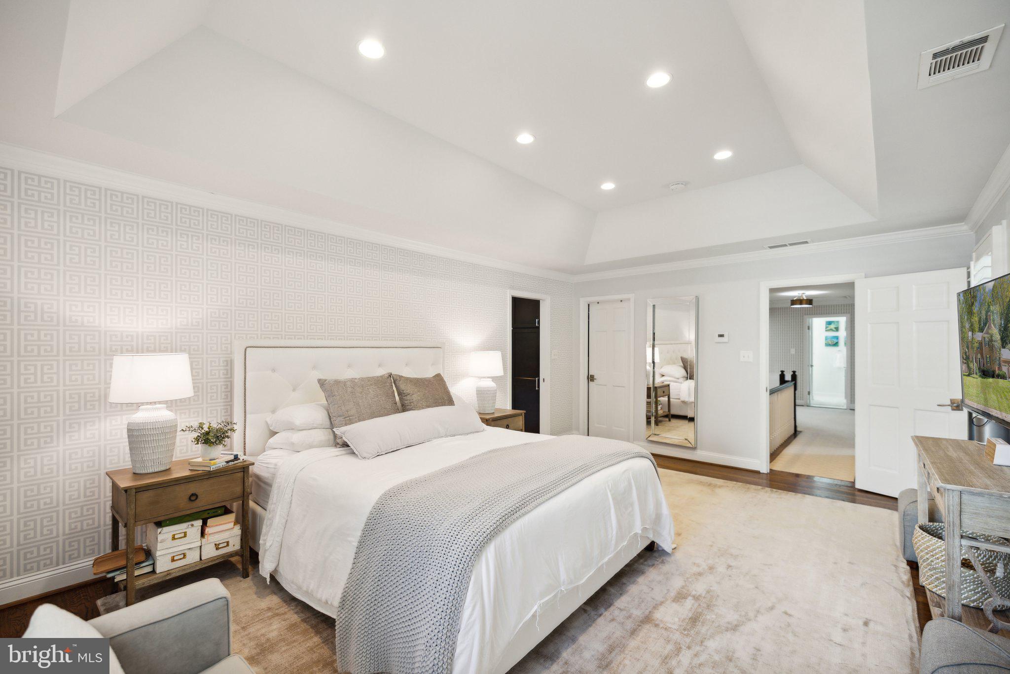 RIVER FALLS - Residential