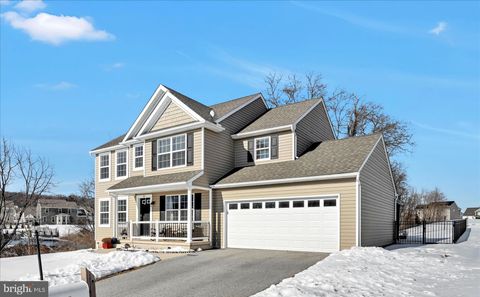 Photo of 30 Jennifer Road, YORK, PA 17404 (MLS # PAYK2098234)