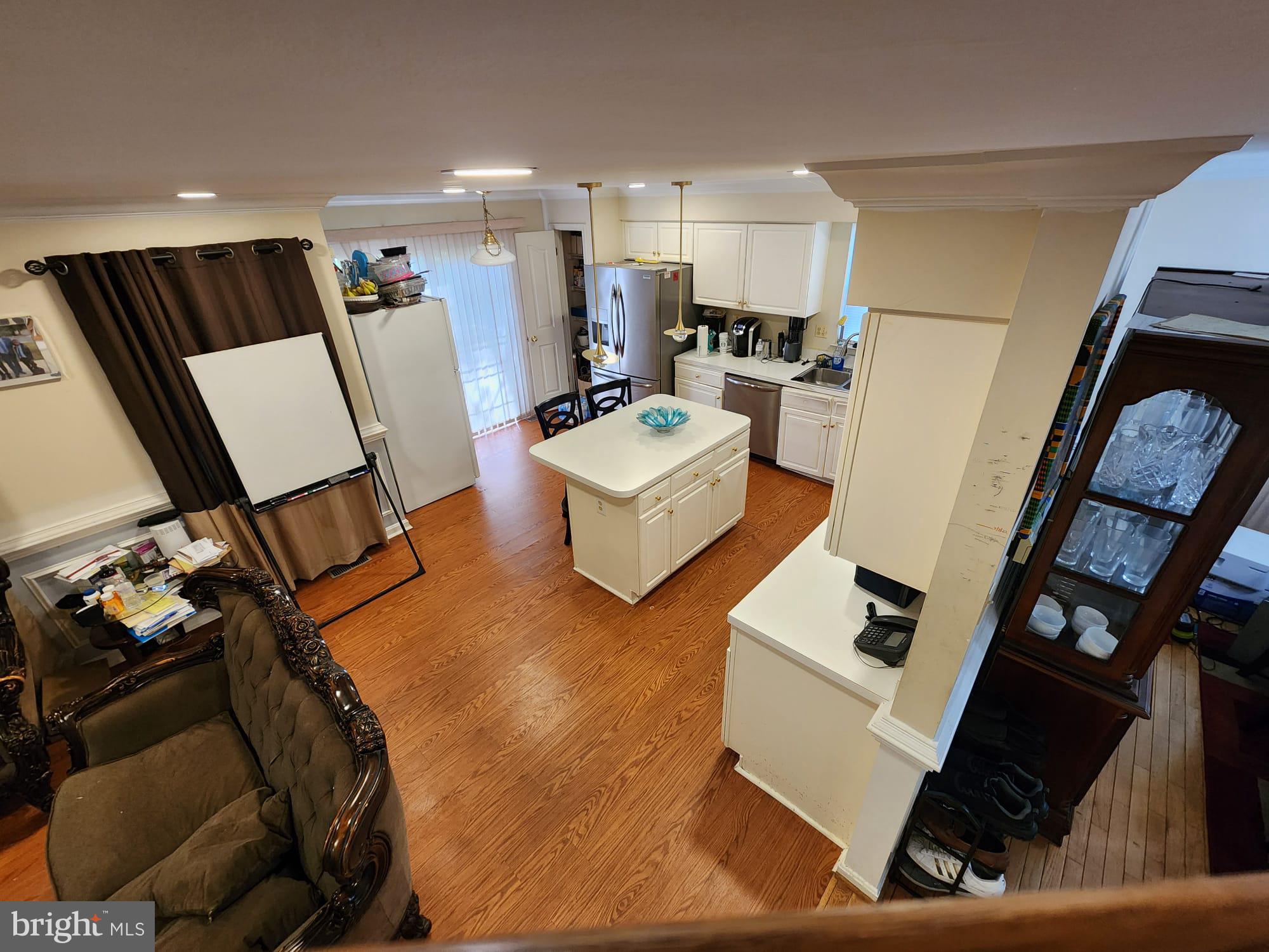 1 YELLOW LEAF COURT
